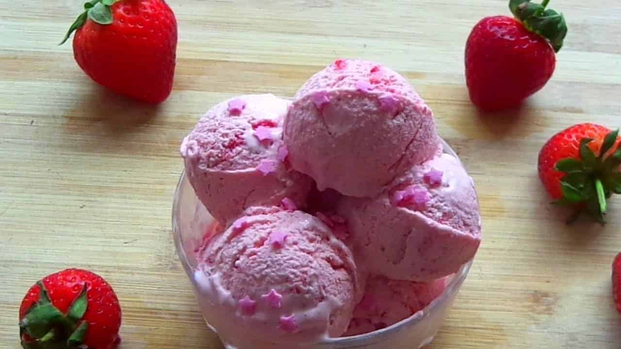 تصویر 3 از بستنی توت فرنگی سالم تهیه شده از مواد اولیه تازه